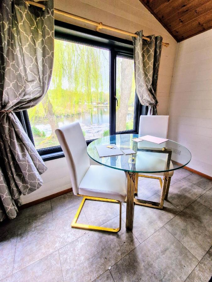 Magpie 2 Hot Tub Huntersmoon-Warminster-Longleat-Wiltshire Villa Ngoại thất bức ảnh