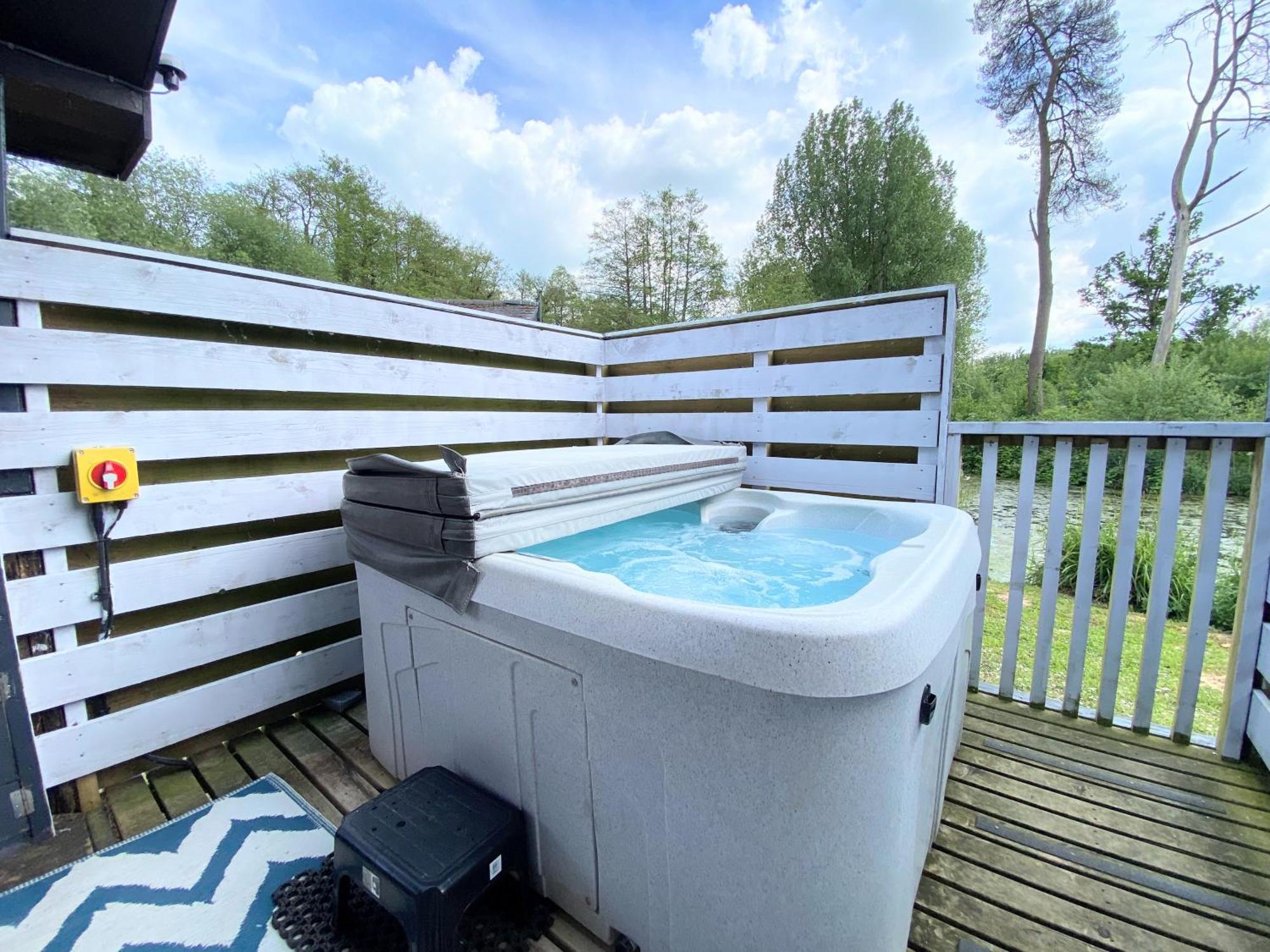 Magpie 2 Hot Tub Huntersmoon-Warminster-Longleat-Wiltshire Villa Ngoại thất bức ảnh