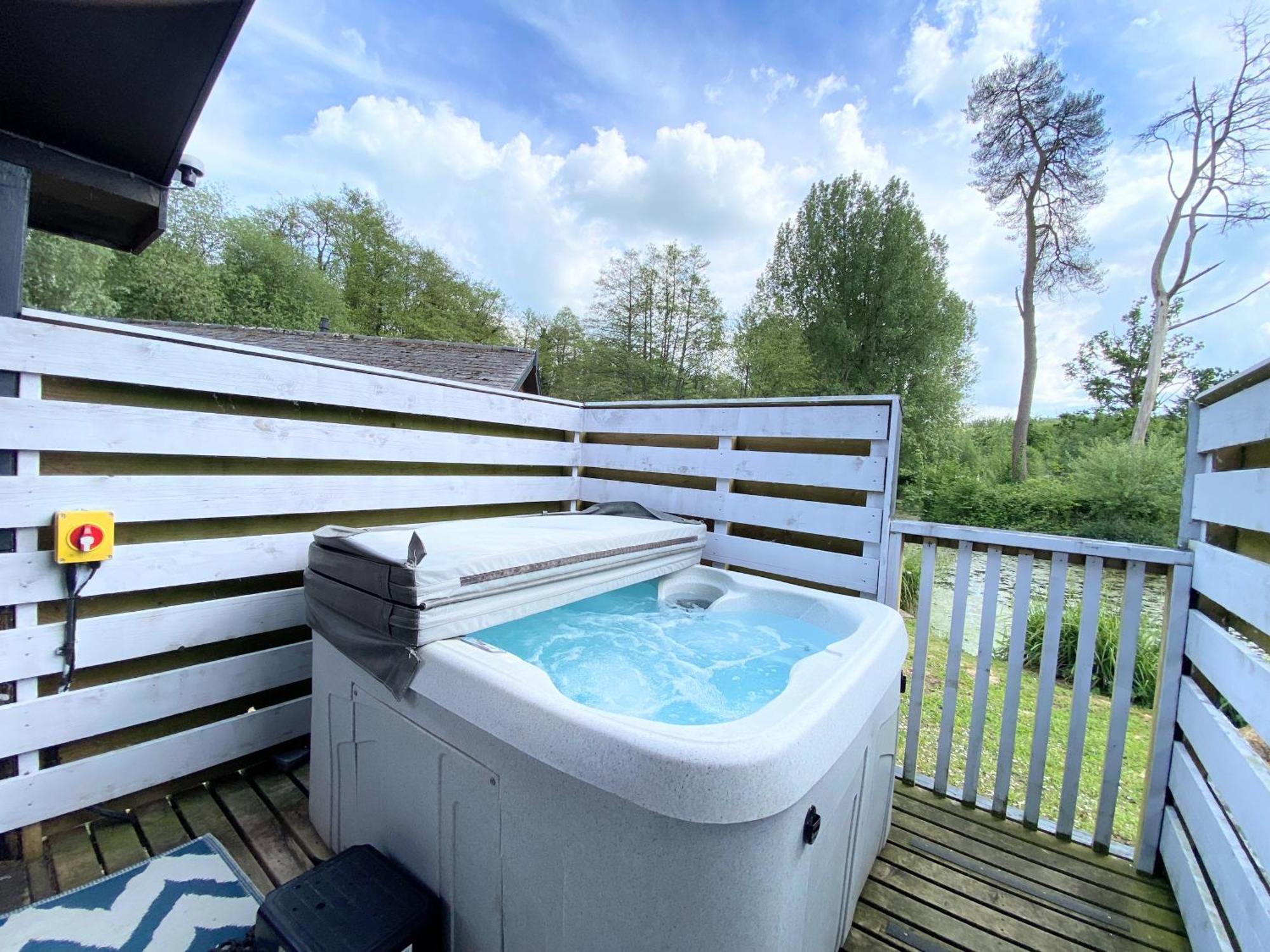 Magpie 2 Hot Tub Huntersmoon-Warminster-Longleat-Wiltshire Villa Ngoại thất bức ảnh